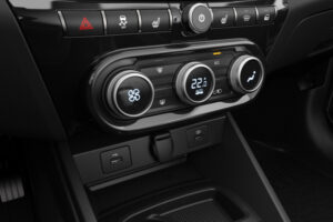 avtovaz-predstavil-lada-vesta-s-klimat-kontrolem-i-telematikoj-3720ca3.jpg