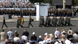 vo-francii-sochli-oskorbitelnym-uchastie-soldat-vsu-v-parade-14-ijulja-06259a2.jpg
